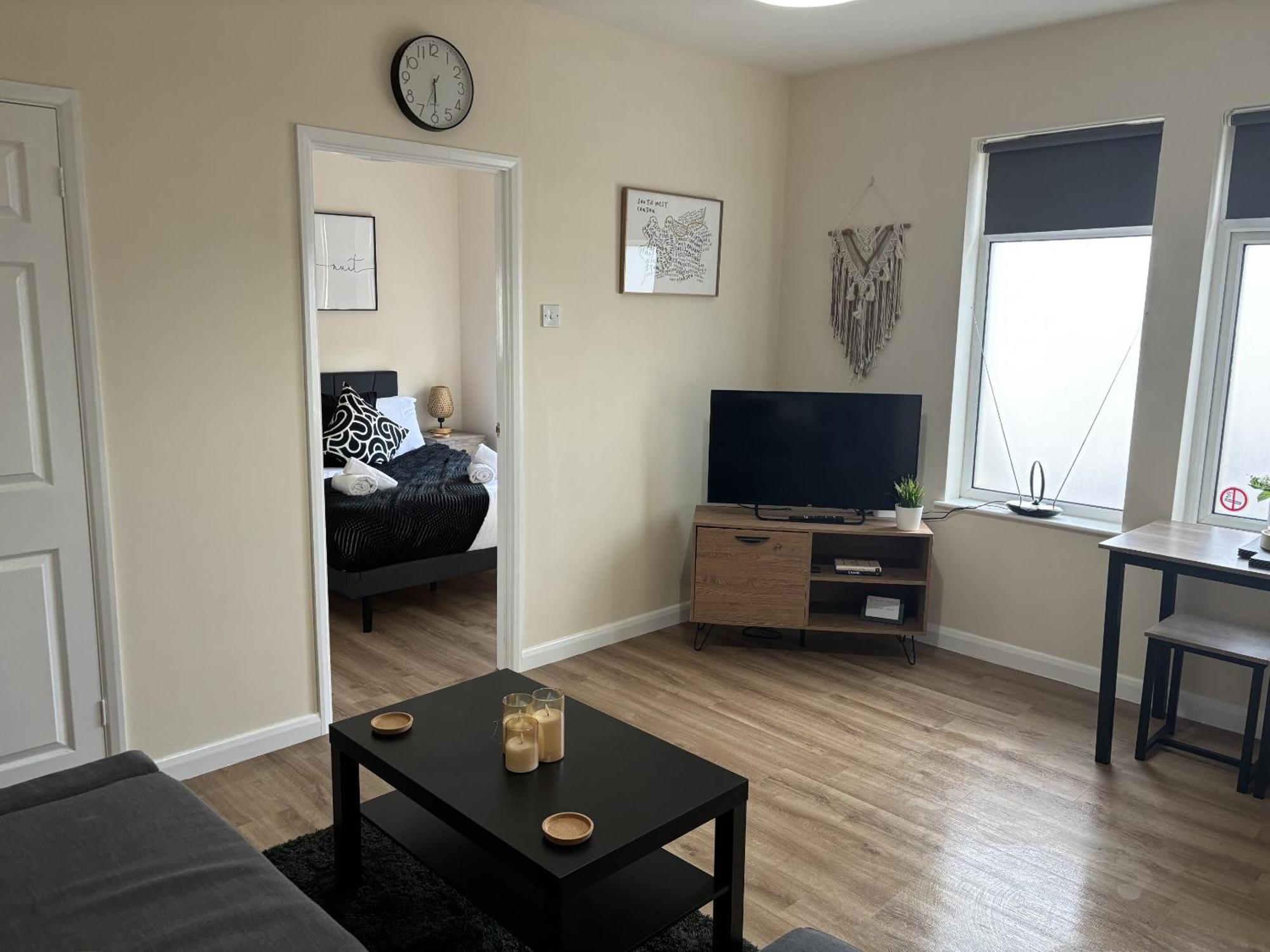 Central - 1 Bed, Cosy Retreat Swindon Exterior foto